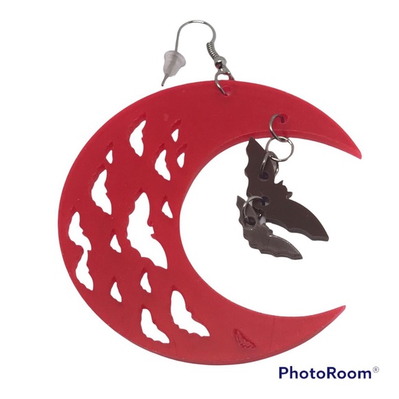Crescent Blood Moon with Flying Bats Earrings Halloween goth Gothic new - Picture 3 of 4
